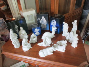 lot 541 image: AVON NATIVITY SET