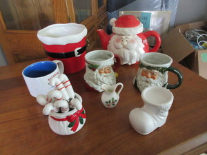 lot 548 image: CHRISTMAS KITCHENWARE