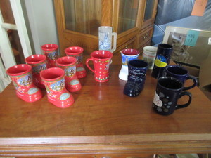 lot 551 image: AUTHENTIC GERMAN MARKET CHRISTMAS MUGS