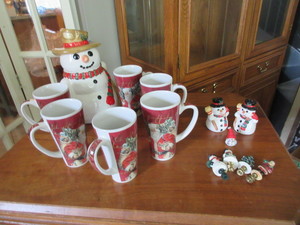 lot 552 image: CHRISTMAS KITCHENWARE