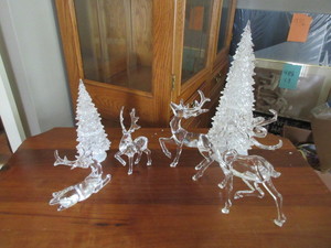 lot 556 image: ACRYLIC DEER FIGURINES AND BATTERY OPERATED LIGHTED TREES