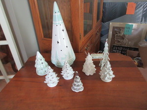 lot 558 image: DECORATIVE CHRISTMAS TREES