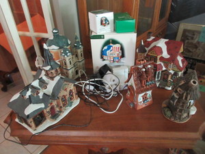 lot 574 image: HOLIDAY LIGHT UP CERAMICS-SOME ARE DEPT 56