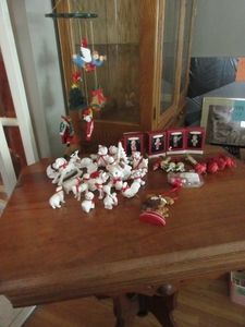 lot 578 image: ASSORTED DEPT 56 AND OTHER CHRISTMAS ORNAMENTS