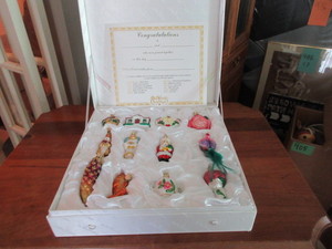 lot 579 image: EXQUISITE OLD WORLD CHRISTMAS WEDDING ORNAMENT GIFT WITH CERTIFICATE