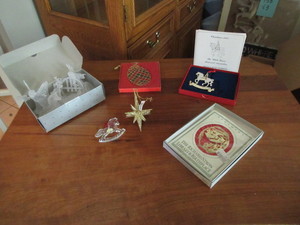 lot 588 image: RICHARD NIXON, WHITE HOUSE ORNAMENTS AND MORE - NEW