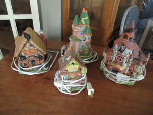 lot 603 image: CREEPY HOLLOW LIGHT UP BUILDINGS