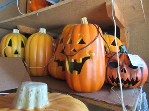 lot 607 image: ASSORTED LIGHT UP PUMPKINS