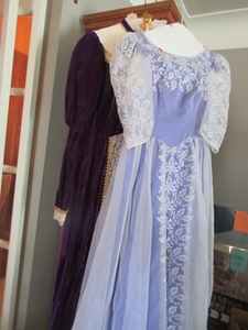 lot 98 image: RENAISSANCE FAIR MAIDEN STYLE COSTUMES FOR LADIES