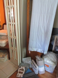 lot 314 image: QUEEN, TWIN AND  TWIN XL BEDDING- MOSTLY NEW