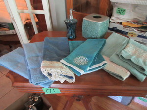 lot 320 image: EMBELLISHED TOWELS AND BATHROOM ACCESSORIES