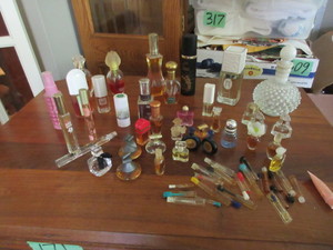 lot 322 image: PERFUME COLLECTION AND HOBNAIL BOTTLE