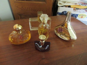 lot 323 image: EXPENSIVE FRAGRANCE