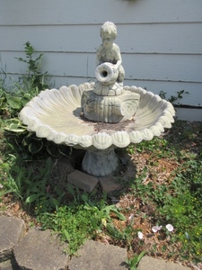 lot 700 image: LARGE CERAMIC BIRD BATH