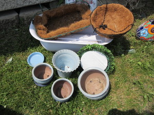 lot 703 image: ASSORTED OUTDOOR DECOR