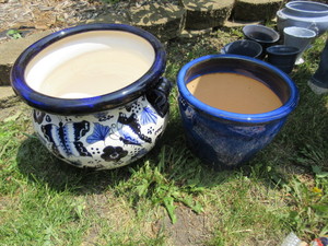 lot 706 image: LARGE BUTTERFLY CERAMIC POT AND BLUE POT - NEW