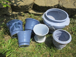 lot 707 image: PURPLE TONED CERAMIC FLOWER POTS