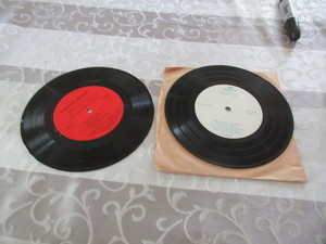 lot 332 image: ASSORTED 45S