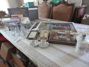 lot 612 image: EVERYTHING PARIS