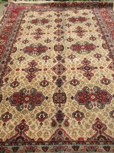 lot 190 image: AREA RUG