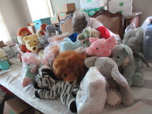 lot 337 image: DISNEY, POOH AND CARTOON CHARACTER STUFFED ANIMALS