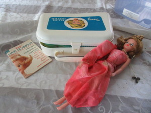 lot 341 image: TRESSY DOLL AND TRESSY DRYER AND HAIR GLAMOUR MAGAZINES