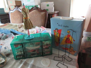 lot 342 image: BARBIE AND KEN ACCESSORIES, DOLL STANDS AND GENERIC DOLL CASE