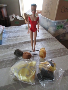 lot 343 image: FASHION QUEEN BARBIE WITH WIGS AND COSTUMES