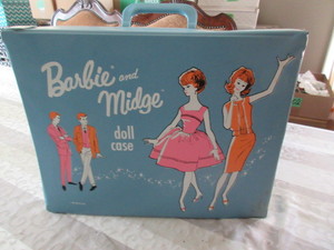 lot 348 image: BARBIE AND MIDGE DOLL CASE