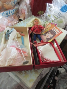 lot 349 image: MATTEL TUTTI DOLL, DOLL CASE AND DOLL OUTFITS