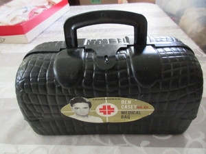 lot 353 image: TRANSOGRAM BEN CASEY MEDICAL BAG WITH ACCESSORIES