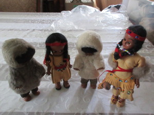 lot 361 image: ESKIMO AND NATIVE AMERICAN DOLLS