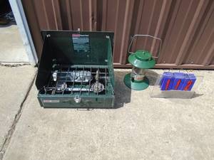 Coleman camp stove & propane lantern. Both in nice shape. As shown.