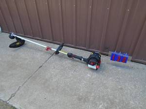 Craftsman 4 cycle weed trimmer. Looks nearly new. Tested & works. As shown.