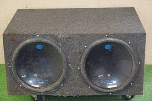 lot 3 image: Planet Audio AC15D 15 Subwoofers in Sealed Box