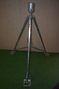 lot 5 image: RV Fifth Wheel Tripod Stabilizer