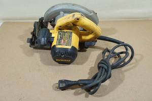 lot 8 image: DeWalt 7.25 Circular Saw with Electric Brake