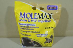 lot 17 image: 10 Lbs Mole Max Mole and Vole Repellent