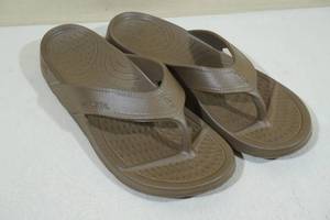 lot 125 image: NuuSol Unisex Sandals -Womens 8, Bronze