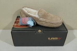 lot 128 image: Lamo Callie Moc Slipper -Womens Size 9, Chestnut