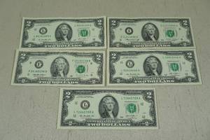 lot 147 image: 5 US $2 Bills