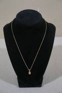 lot 151 image: 14k Gold Oval Opal Pendant on 18 Gold Tone Chain