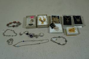 lot 154 image: Assorted Jewelry -Necklaces, Rings, Earrings, Bracelets - Some Swarovski