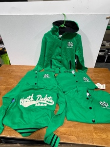 UND Womens Button Up Coats NEW