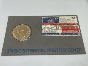 lot 25 image: 1974 Bicentennial Commemorative Medal and First Day Issue 10c Stamps (4)