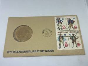 lot 26 image: 1975 Bicentennial Commemorative Medal and First Day Issue 8c Stamps (4)