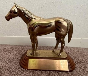 lot 106 image: Grand Champion Mare (Gold Toned Statue) 8 34