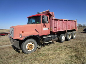 lot 6 image: 1996 Volvo Dump Tuck
