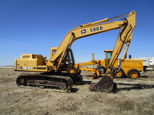 lot 2 image: John Deere 590D Trackhoe