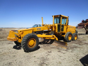 lot 3 image: John Deere 772 Motor Grader